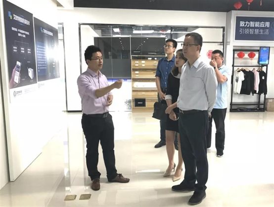 福建省物聯(lián)網(wǎng)應用技術(shù)服務(wù)商會(huì )會(huì )長(cháng)張偉杰一行人蒞臨參觀(guān)考察參觀(guān)考察