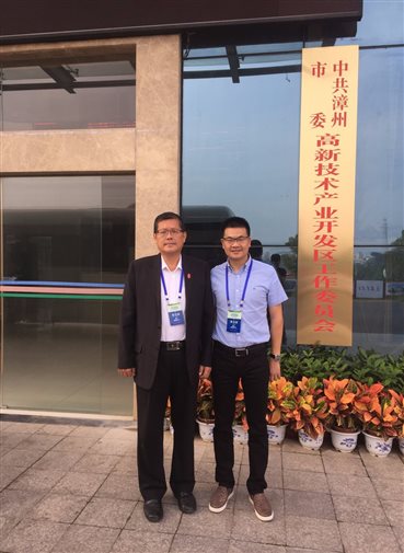 艾歐特科技董事長(cháng)林和瑞與臺灣云端服務(wù)協(xié)會(huì )張葆生教授與高新區簽署協(xié)議前的合影