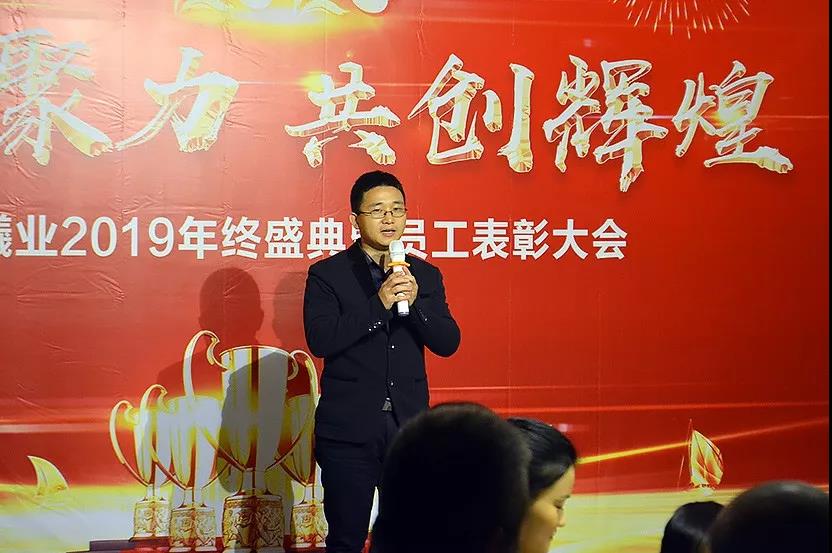 各個(gè)部門(mén)領(lǐng)導上臺發(fā)言
